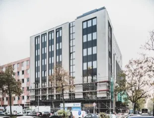 Alufassade in Berlin nach der Sanierung