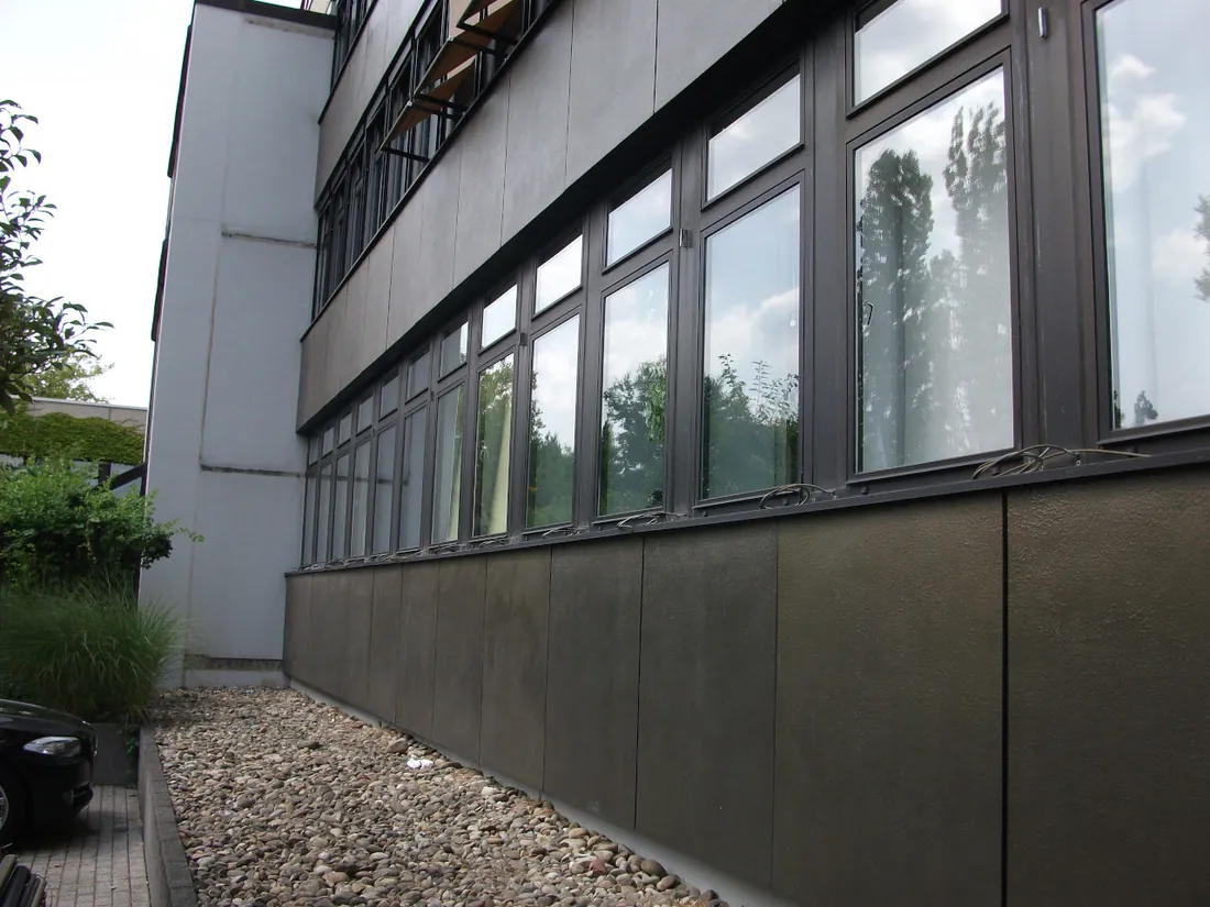 Alufassade in Offenbach vor der Sanierung
